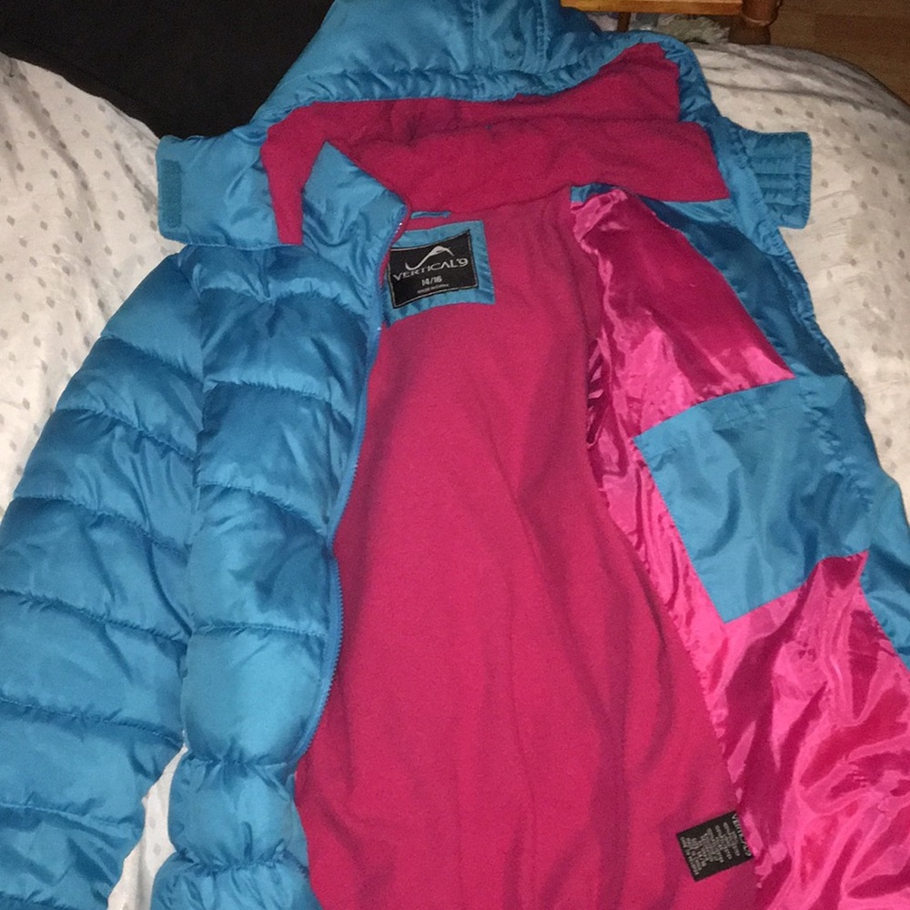 a vertical ‘9 - size 14/16 - winter coat